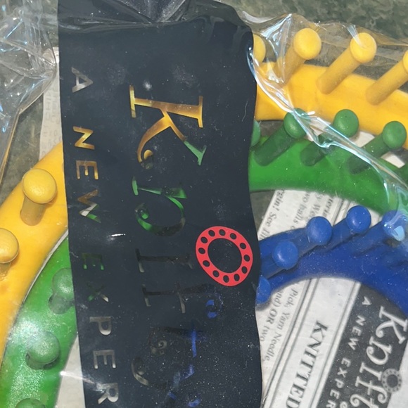 Knitters Loom - Picture 2 of 3